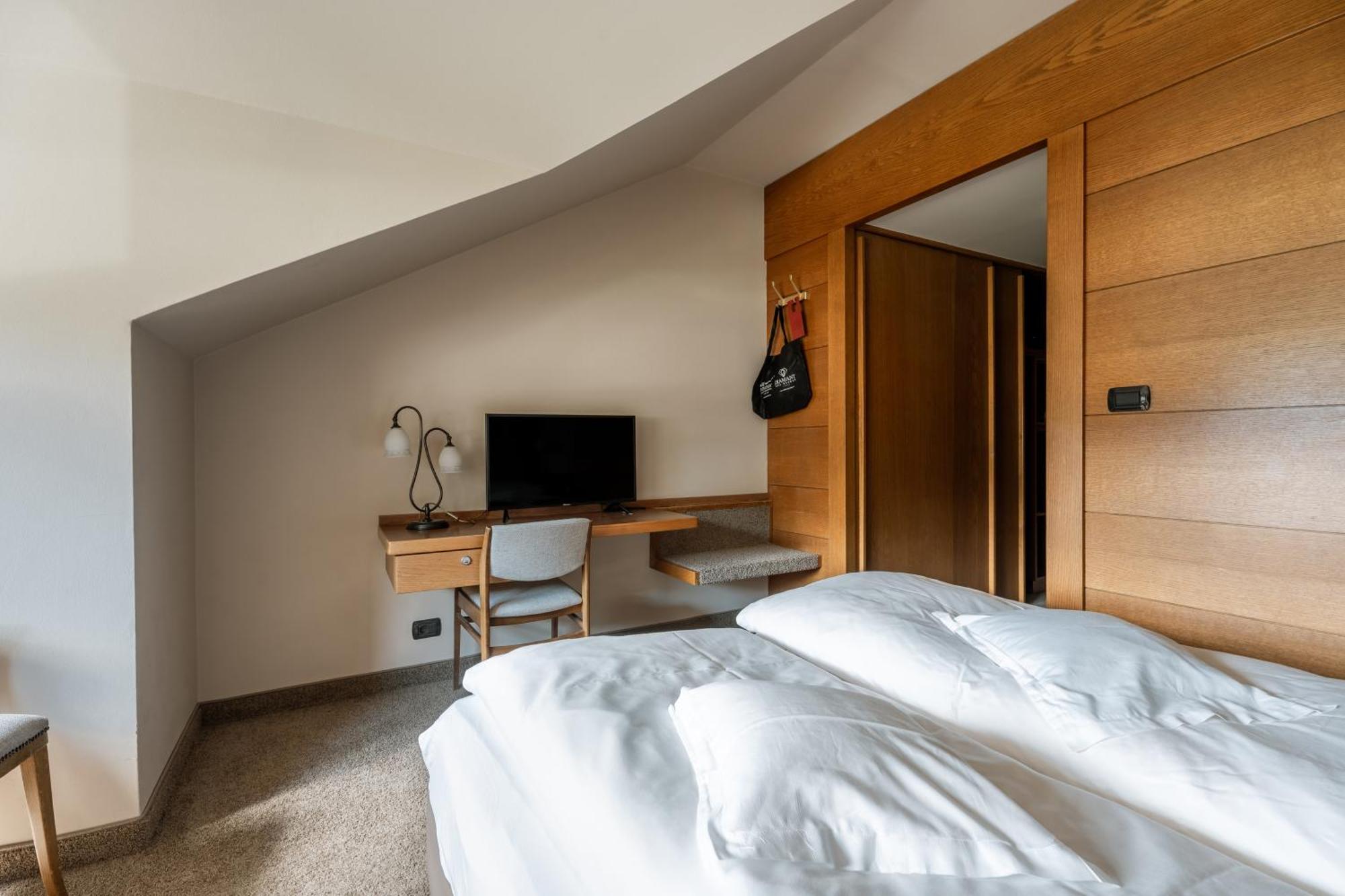 Dominik Alpine City Wellness Hotel - Adults Only Bressanone Exterior foto