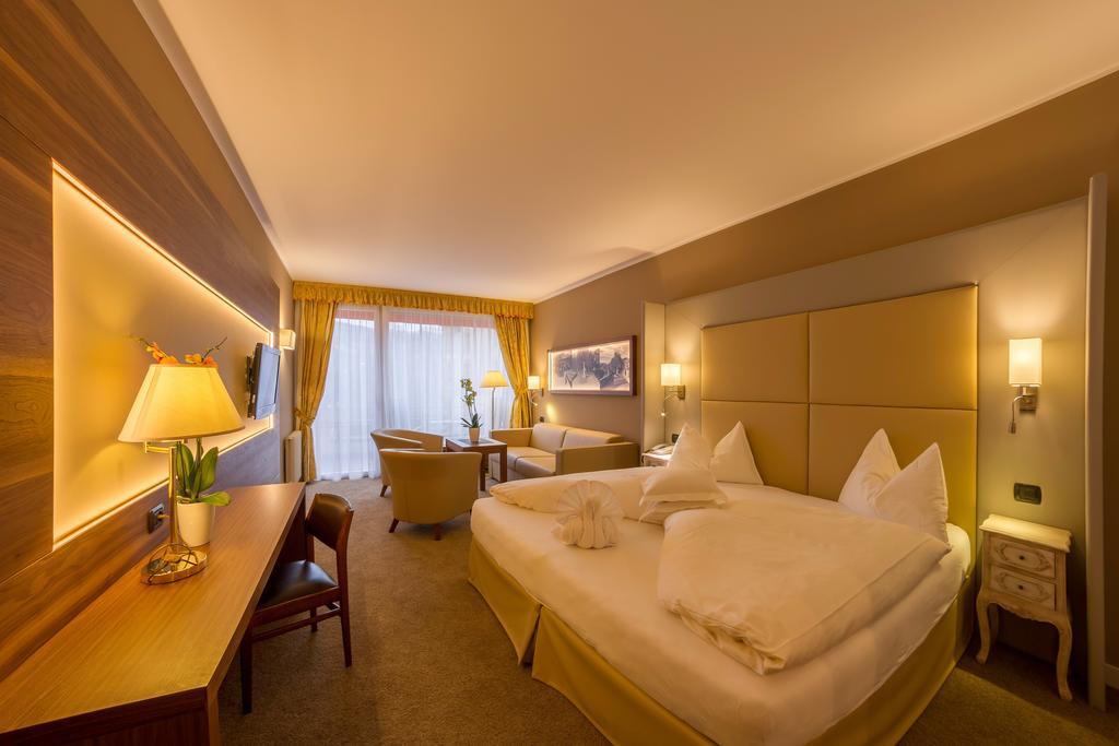 Dominik Alpine City Wellness Hotel - Adults Only Bressanone Exterior foto